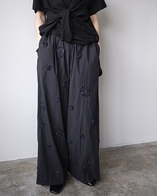 villd / Flower embroidery easy pants (Check柄)