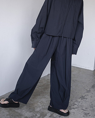ENFOLD / TUCK-HEM WIDE-COCOON PANTS
