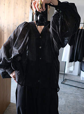 Villd / volume sleeve Blouse (Black)