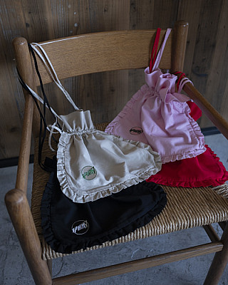 HOLIDAY / RUFFLE POCHETTE(CIRCLE LOGO)