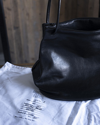 GABRIELA COLL GARMENTS/ S16 NO.17 HOOF BAG BLACK