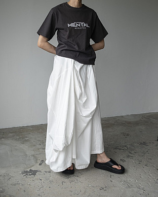 Villd /volume asymmetry Skirt(White)