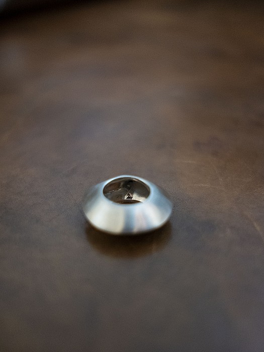 VONIQUE / 8UEDE / UFO RING - SILVER