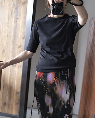 vonique / soft twist T-shirt (Black)