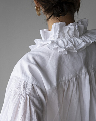 crinkle crinkle crinkle/FRILL COLLER shirt  (WHT)