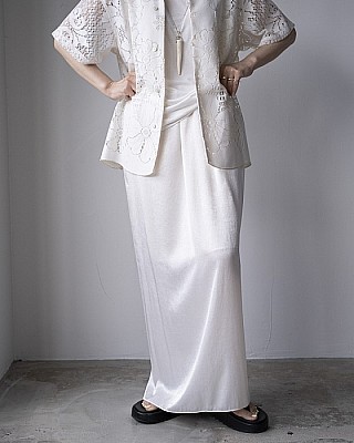 vonique/ satin long skirt (white)