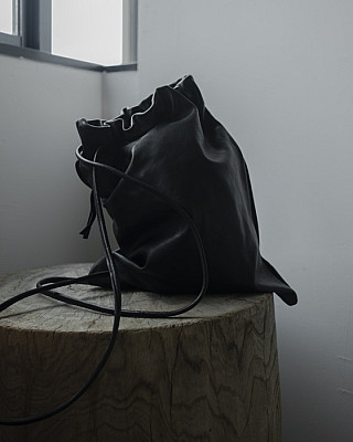 GABRIELA COLL GARMENTS /''NO.131 GATHERED CROSSED BAG'' (BLK)