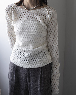 currentage / Russell V neck top