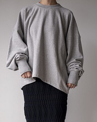 villd /volume sleeve sweat.