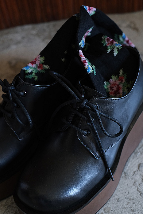 VONIQUE / babaco /Rose Knee High Socks(BLK)