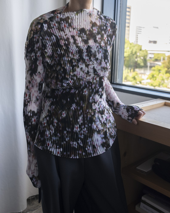 VONIQUE / JULIA HEUER/ LEE PLEATED TOP IN HOLLE