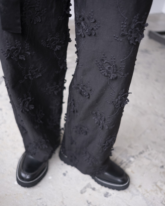 VONIQUE / crinkle crinkle crinkle/ 3D embroidery twill easy pants