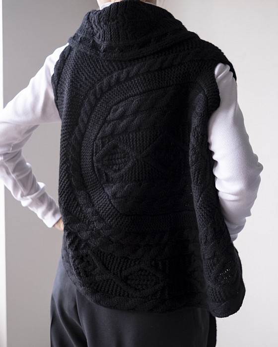 VONIQUE / babaco/ Round Knit Cable Vest