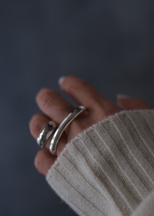 Blanc iris / Attire collection  W finger Ring
