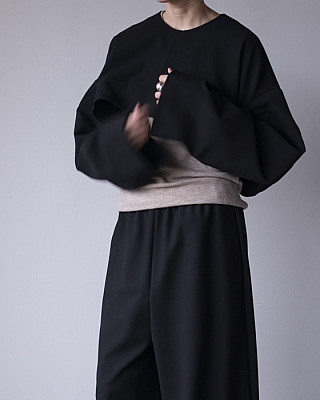 ENFOLD/ CROPPED PULLOVER (BLK)